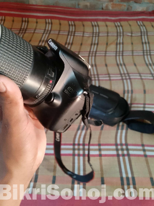 DSLR CAMERA